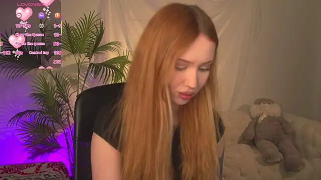 Snapshot of zoeforrd chatting on 04.25.26 zoeforrd online show from 04.25.26