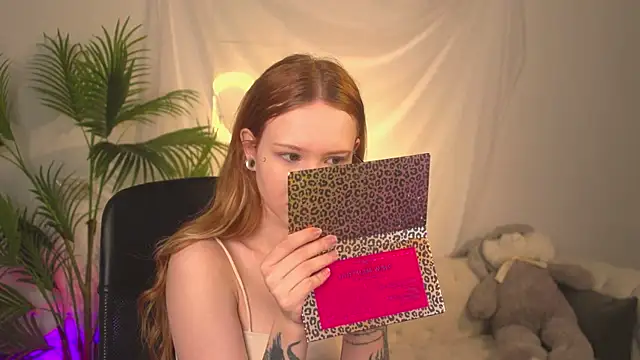Snapshot of zoeforrd chatting on 05.05.26 zoeforrd online show from 05.05.26