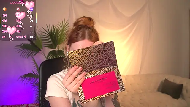 Snapshot of zoeforrd chatting on 05.16.26 zoeforrd online show from 05.16.26