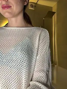 Snapshot of AliceVilliers chatting on 06.17.26 AliceVilliers online show from 06.17.26