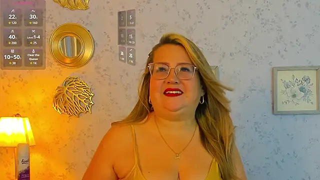 Martinacurvy  online show from 03.31.26