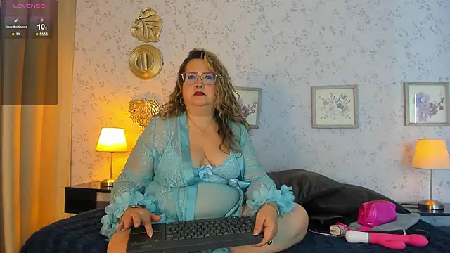 Snapshot of Martinacurvy_ chatting on 06.05.26 Martinacurvy online show from 06.05.26