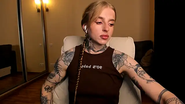 Snapshot of harley_kimm chatting on 06.20.26 harley kimm online show from 06.20.26
