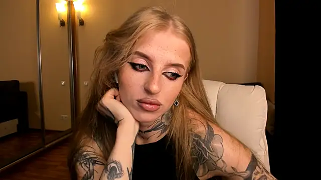 Snapshot of harley_kimm chatting on 06.22.26 harley kimm online show from 06.22.26