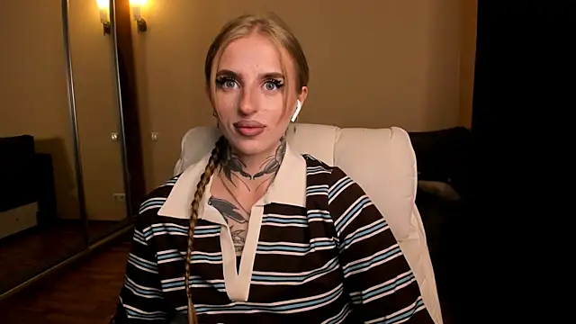Snapshot of harley_kimm chatting on 07.19.26 harley kimm online show from 07.19.26