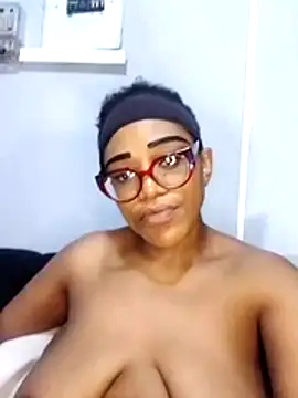 Snapshot of sultrydiva00 chatting on 04.10.26 sultrydiva00 online show from 04.10.26