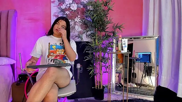 Snapshot of LexyNova_ chatting on 04.19.26 LexyNova online show from 04.19.26