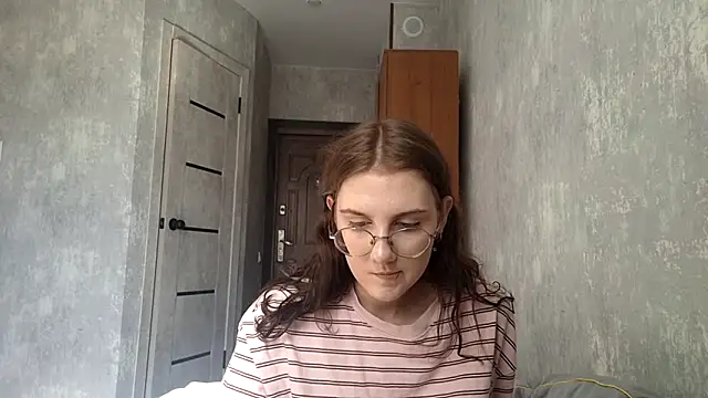 Snapshot of SolariMadel chatting on 03.30.26 SolariMadel online show from 03.30.26