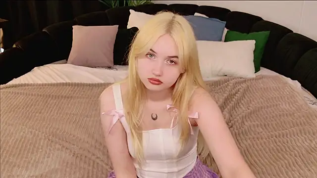 Snapshot of Lilly_Eyes chatting on 05.26.26 Lilly Eyes online show from 05.26.26