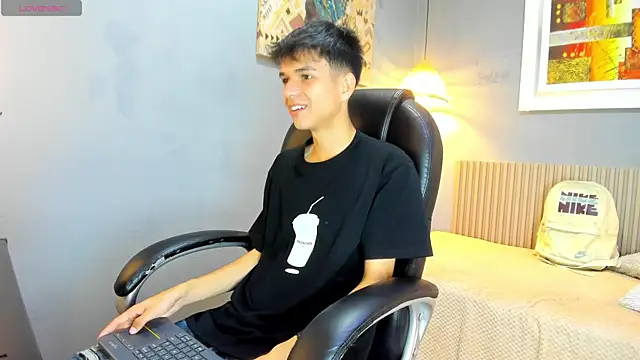 Snapshot of maxim_rod chatting on 06.06.26 maxim rod online show from 06.06.26