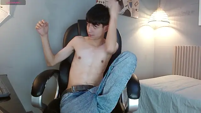 Snapshot of maxim_rod chatting on 06.25.26 maxim rod online show from 06.25.26