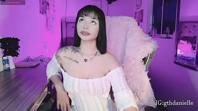 goth Valentinna online show from 04.19.26