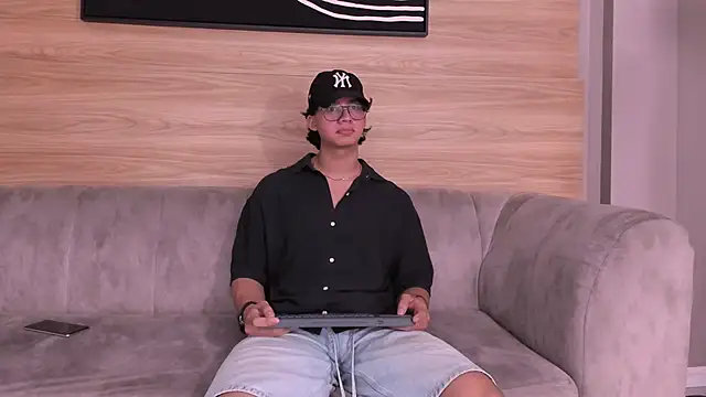 Snapshot of axxel_body chatting on 03.30.26 axxel body online show from 03.30.26