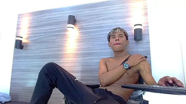 LuckyBluex online show from 03.29.26