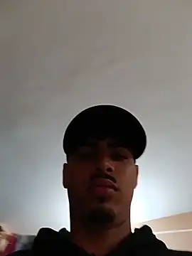 Snapshot of LucaColmal chatting on 04.05.26 LucaColmal online show from 04.05.26