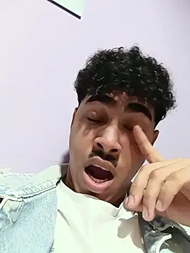 Snapshot of LucaColmal chatting on 04.09.26 LucaColmal online show from 04.09.26