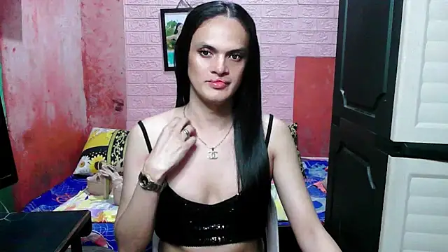Snapshot of Bella_CiaoX chatting on 04.06.26 Bella CiaoX online show from 04.06.26