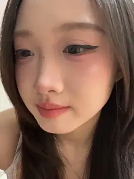 Snapshot of Alice-babyone chatting on 05.19.26 Alice-babyone online show from 05.19.26