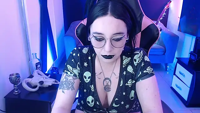 Snapshot of Nyxnocturne chatting on 06.05.26 Nyxnocturne online show from 06.05.26