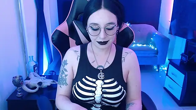 Snapshot of Nyxnocturne chatting on 06.17.26 Nyxnocturne online show from 06.17.26