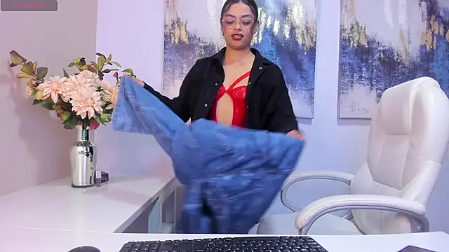 Snapshot of scarlett__2 chatting on 04.02.26 scarlett 2 online show from 04.02.26