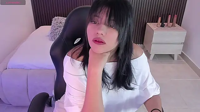 MILLYEVANS1 online show from 04.13.26