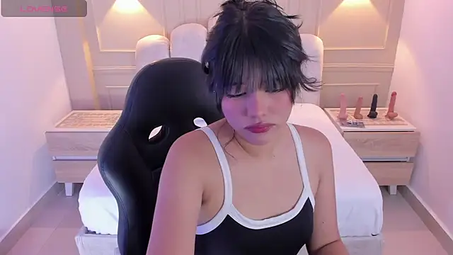 Snapshot of MILLYEVANS1 chatting on 04.28.26 MILLYEVANS1 online show from 04.28.26