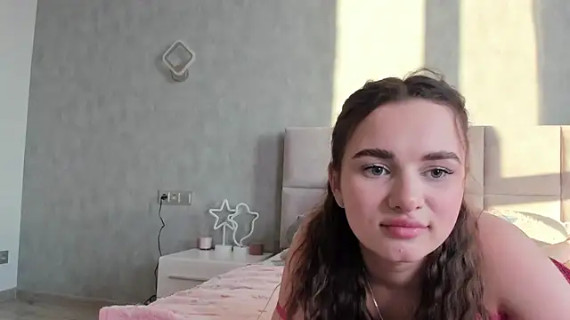 Snapshot of AlinaLuxxx chatting on 04.04.26 AlinaLuxxx online show from 04.04.26