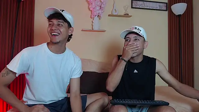 TwoHotTrouble  online show from 04.07.26