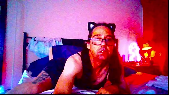 Snapshot of courtney1982 chatting on 04.06.26 courtney1982 online show from 04.06.26