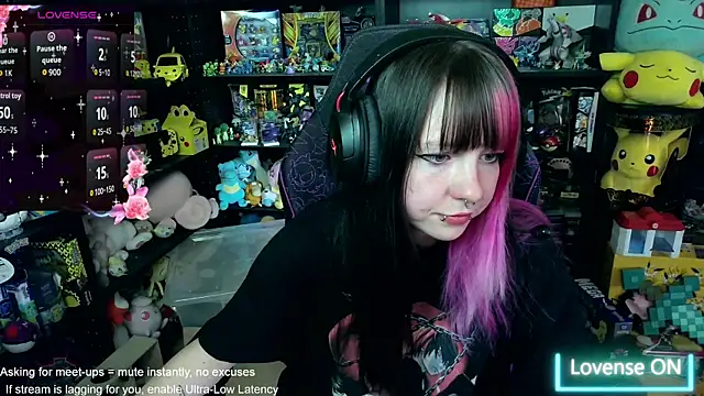 Snapshot of CutieTracer chatting on 06.10.26 CutieTracer online show from 06.10.26