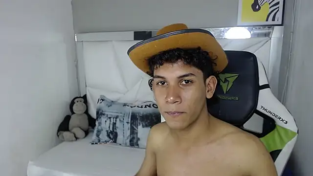 Snapshot of Taylorr_junior_ chatting on 04.01.26 Taylorr junior online show from 04.01.26