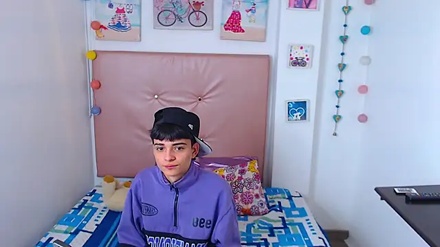 milo hot  online show from 04.23.26