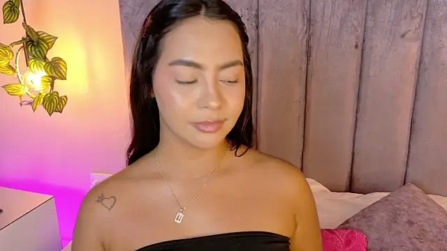 Snapshot of angelicaa_garcia chatting on 04.28.26 angelicaa garcia online show from 04.28.26