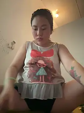 Snapshot of Lina-Naughty chatting on 06.26.26 Lina-Naughty online show from 06.26.26