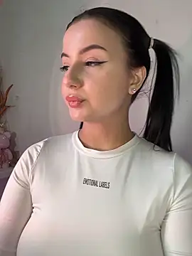 L0LA XO online show from 04.10.26