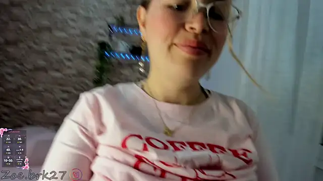 Snapshot of Zoe_brk chatting on 06.18.26 Zoe brk online show from 06.18.26