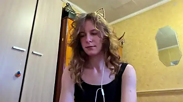 Snapshot of DonnaKuc chatting on 04.13.26 DonnaKuc online show from 04.13.26