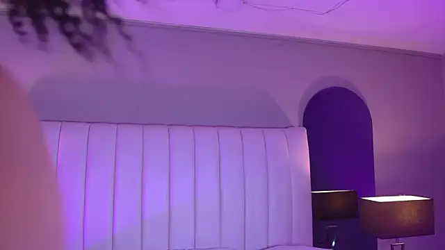 LuxyLux  online show from 04.28.26