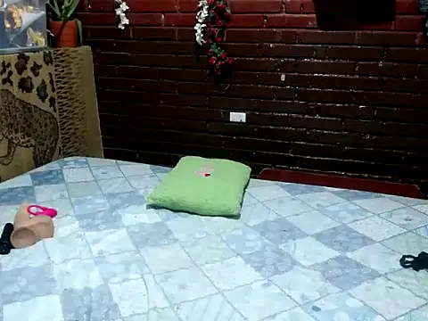 Snapshot of kristalmarelyn chatting on 04.11.26 kristalmarelyn online show from 04.11.26