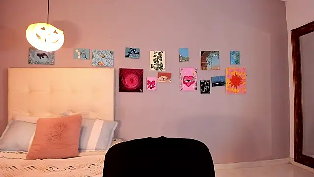 Melaniaa Roussee online show from 07.30.26