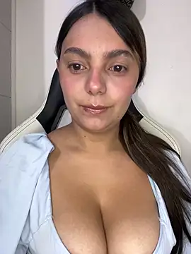 SOFIA BRIZZ online show from 04.06.26