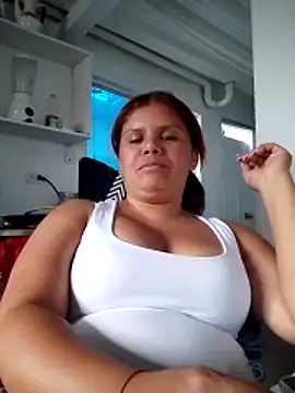 Snapshot of Zafiro_MD chatting on 04.16.26 Zafiro MD online show from 04.16.26