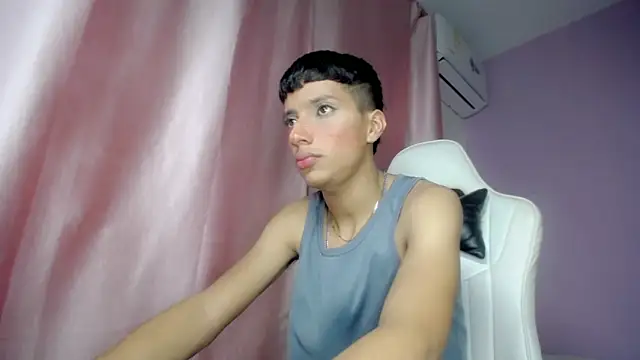 Snapshot of Yei_lee_ chatting on 04.28.26 Yei lee online show from 04.28.26