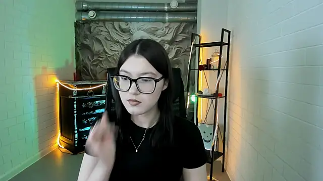 Snapshot of JennyGibson chatting on 04.07.26 JennyGibson online show from 04.07.26