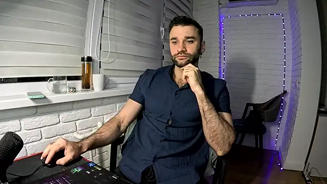 Snapshot of DaddySlava chatting on 04.13.26 DaddySlava online show from 04.13.26