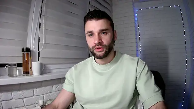 Snapshot of DaddySlava chatting on 04.18.26 DaddySlava online show from 04.18.26