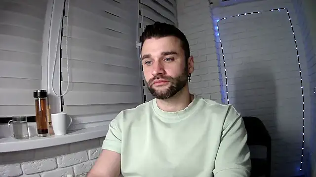 Snapshot of DaddySlava chatting on 04.18.26 DaddySlava online show from 04.18.26