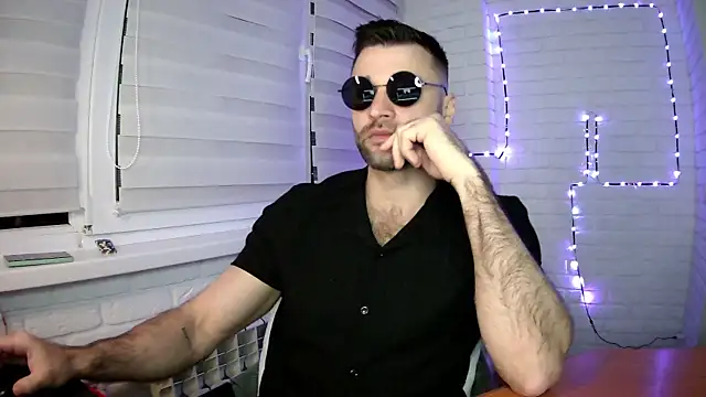 Snapshot of DaddySlava chatting on 04.24.26 DaddySlava online show from 04.24.26