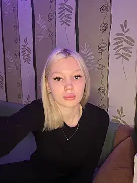 Snapshot of Velunari_ chatting on 04.09.26 Velunari online show from 04.09.26